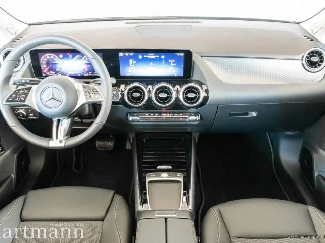 Mercedes-Benz GLA 220