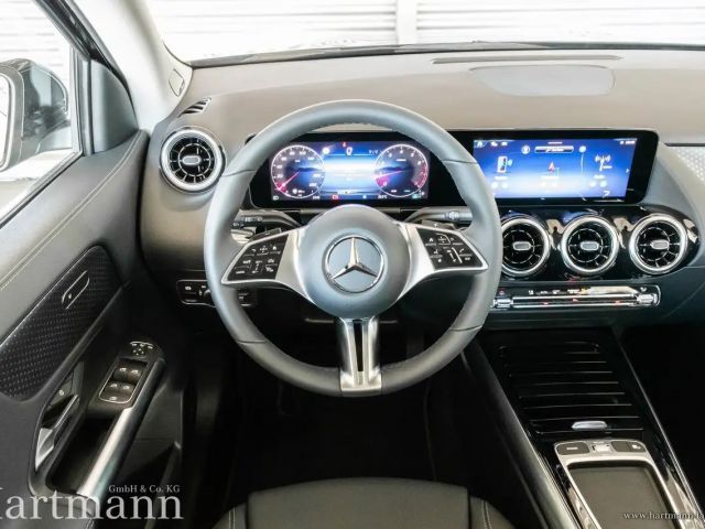 Mercedes-Benz GLA 220