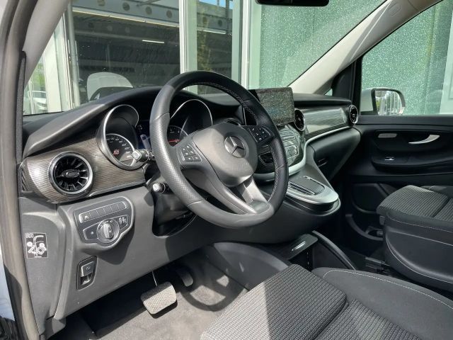 Mercedes-Benz V 220