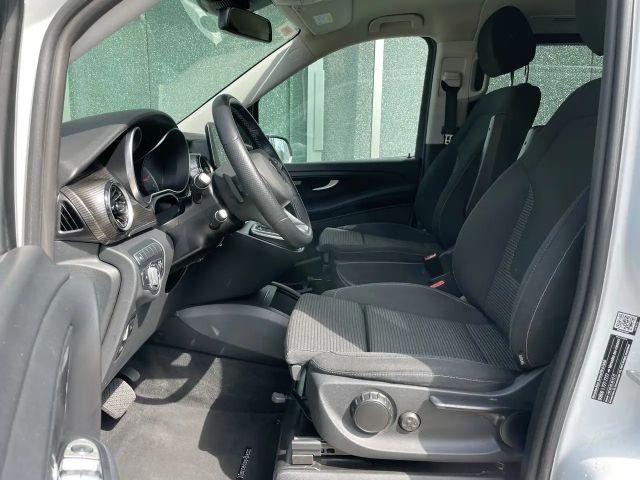 Mercedes-Benz V 220