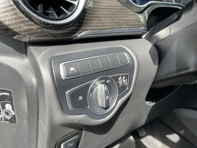 Mercedes-Benz V 220
