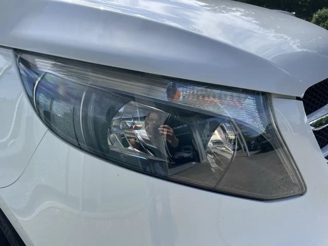 Mercedes-Benz V 220