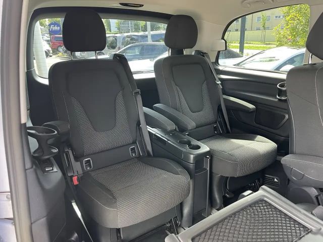 Mercedes-Benz V 220