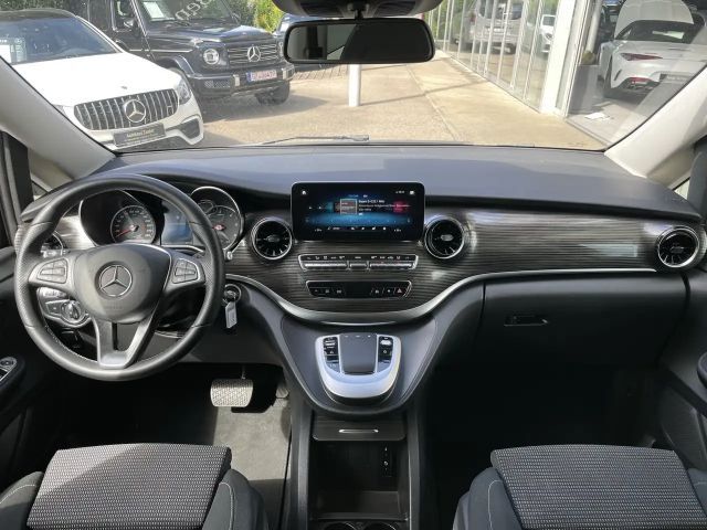 Mercedes-Benz V 220