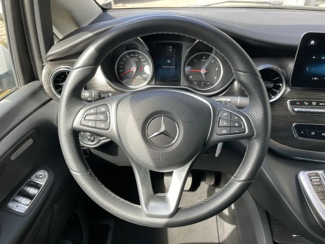 Mercedes-Benz V 220