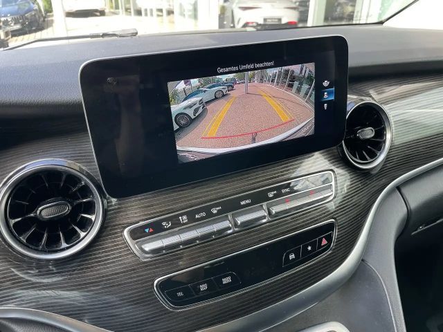 Mercedes-Benz V 220