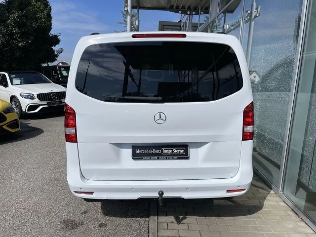 Mercedes-Benz V 220