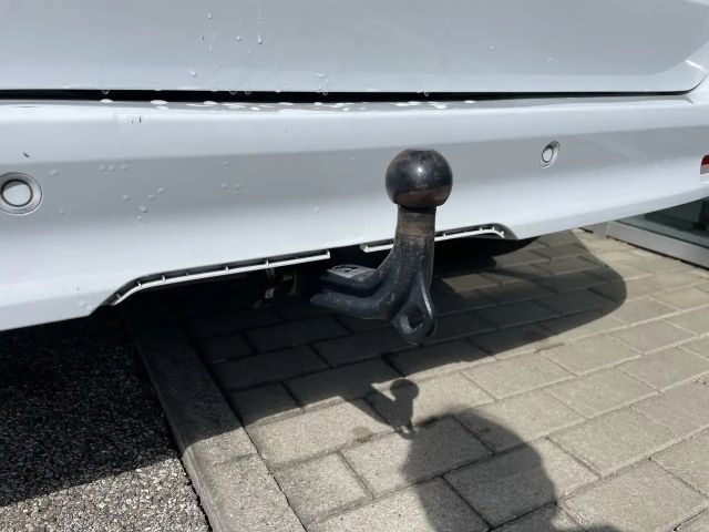 Mercedes-Benz V 220