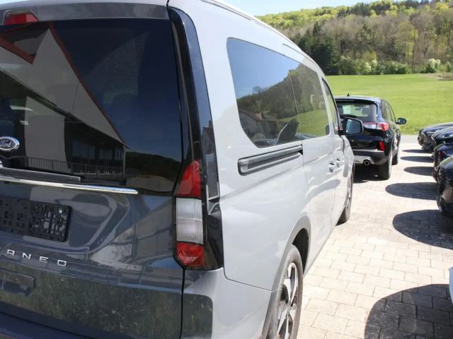 Ford Grand Tourneo