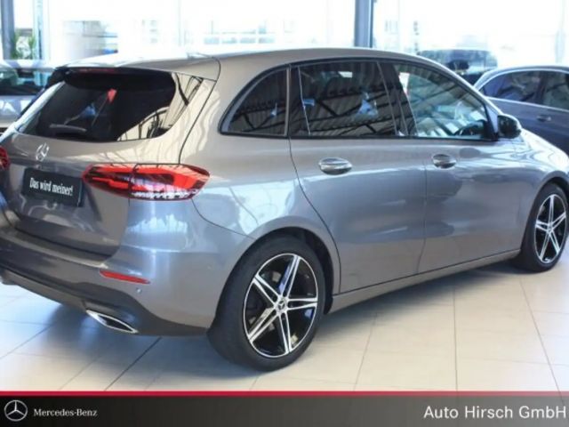 Mercedes-Benz B 220