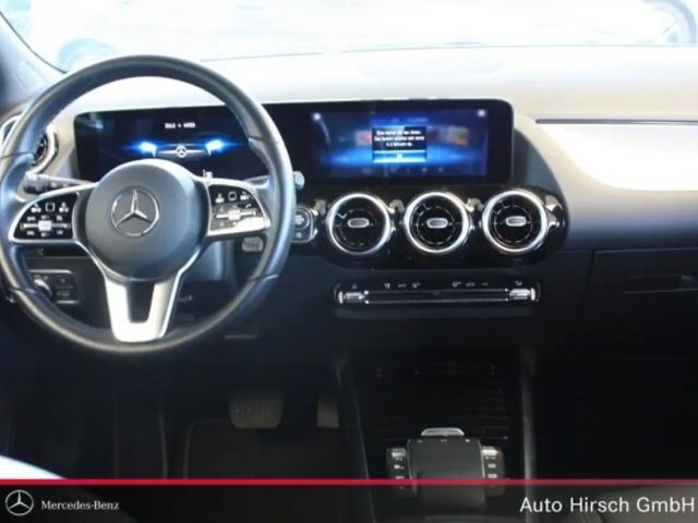 Mercedes-Benz B 220