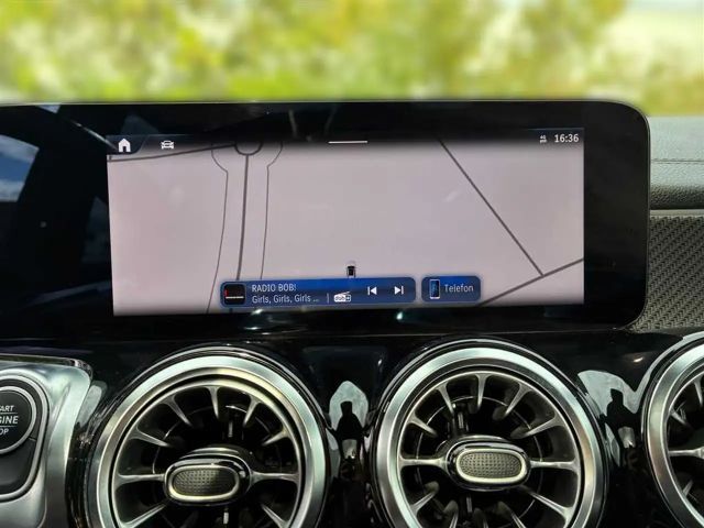 Mercedes-Benz GLB 220
