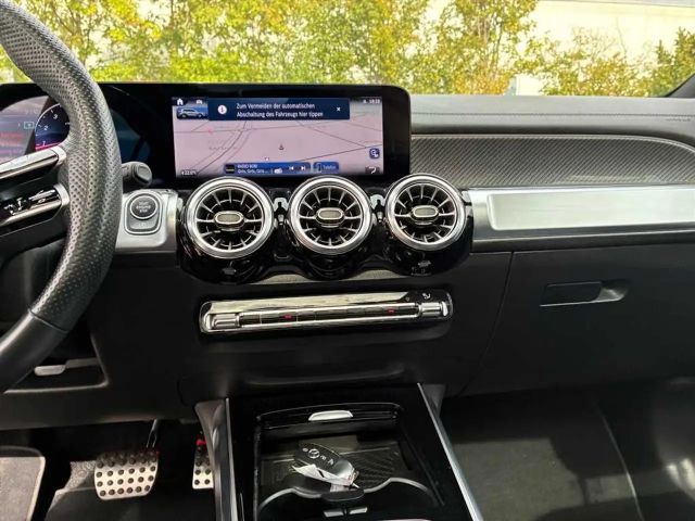 Mercedes-Benz GLB 220