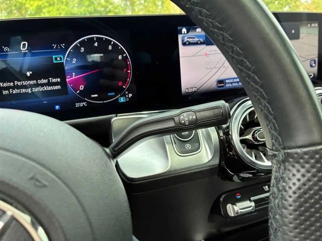 Mercedes-Benz GLB 220