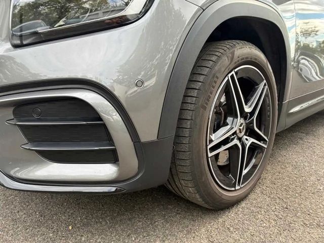 Mercedes-Benz GLB 220