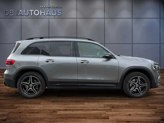Mercedes-Benz GLB 220