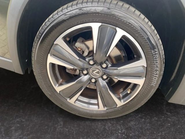 Lexus UX 250h
