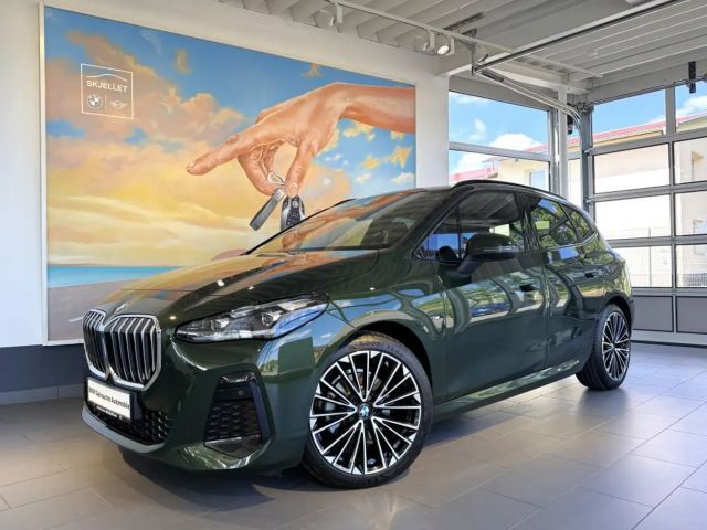 BMW 218 i Active Tour. M SPORT PANO+KAM+KOMF+LEDer+AL 2025 Benzine