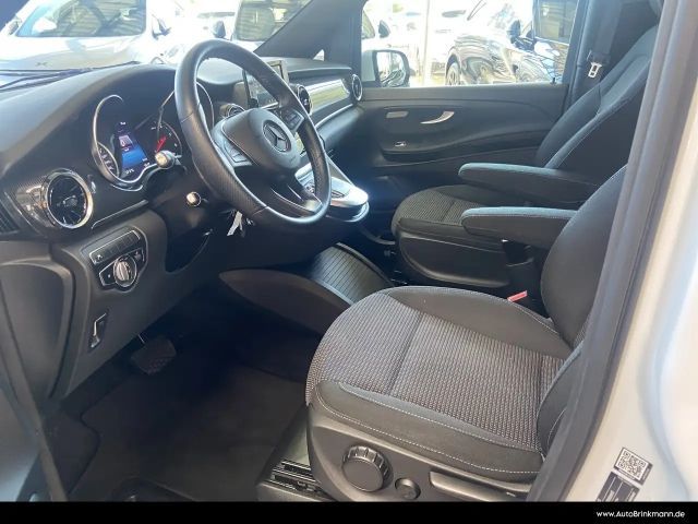 Mercedes-Benz V 220