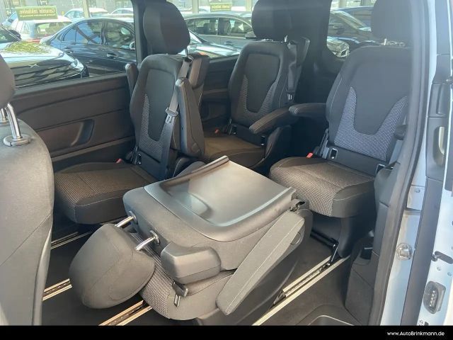 Mercedes-Benz V 220