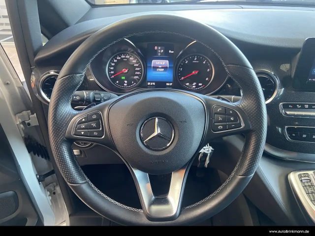 Mercedes-Benz V 220