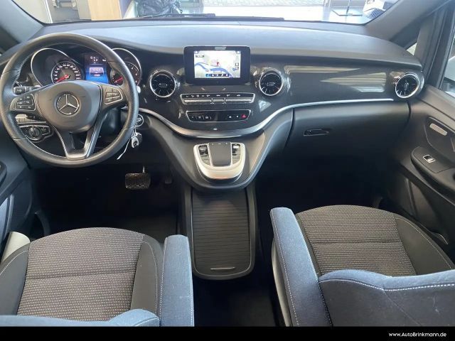 Mercedes-Benz V 220