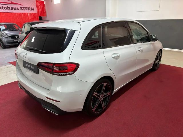 Mercedes-Benz B 180