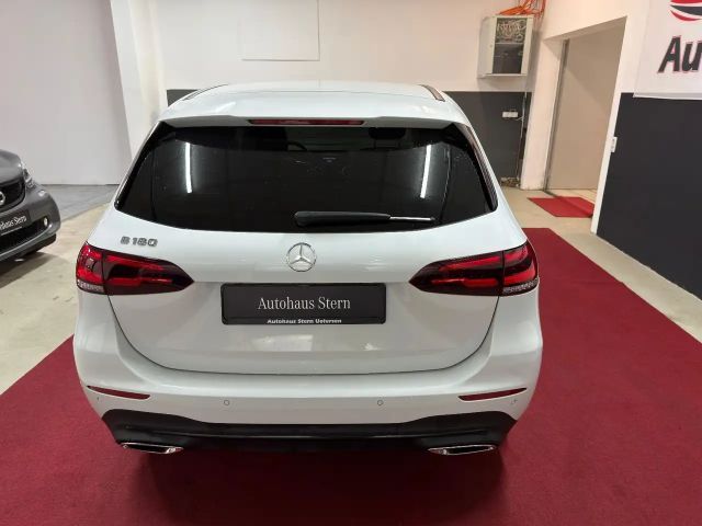 Mercedes-Benz B 180