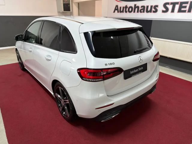 Mercedes-Benz B 180