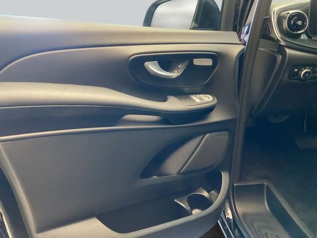 Mercedes-Benz V 220