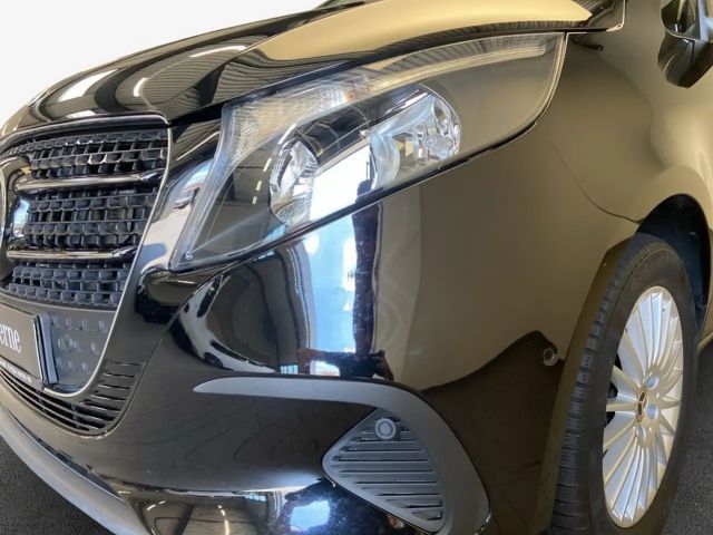 Mercedes-Benz V 220
