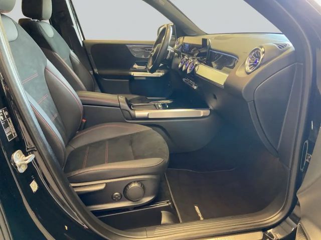 Mercedes-Benz GLB 220