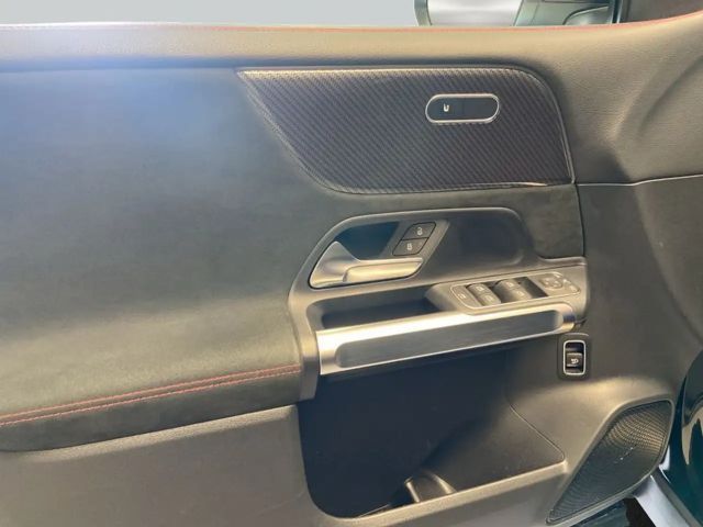 Mercedes-Benz GLB 220