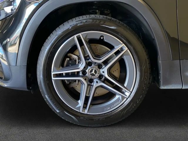 Mercedes-Benz GLB 220