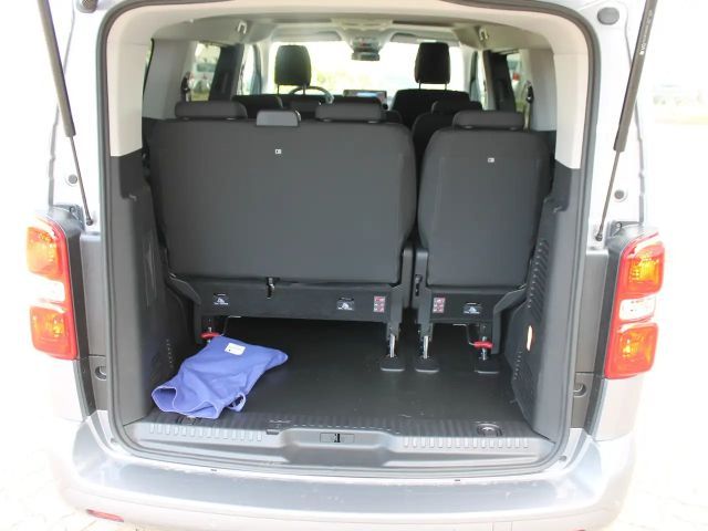 Peugeot Traveller