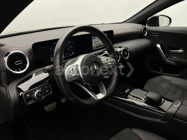 Mercedes-Benz CLA 220
