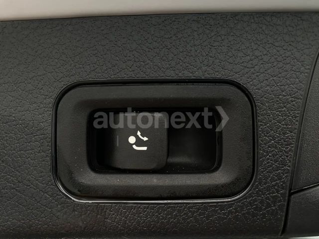 Mercedes-Benz GLB 220