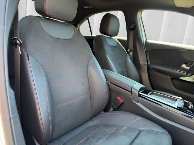 Mercedes-Benz A 220