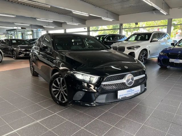 Mercedes-Benz A 200 d 4Matic AMBIENTE-LED-Himmel SCHWARZ 2022 Diesel