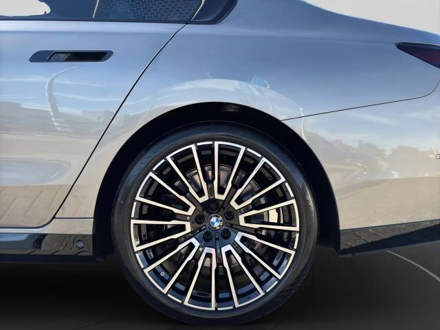 BMW 740