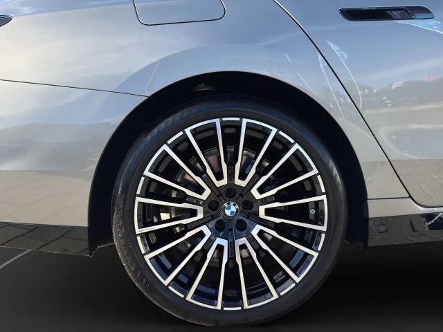 BMW 740