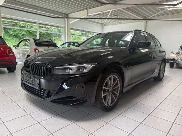 BMW 320 e Touring*HU-AU NEU* 2023 Hybride / Benzine