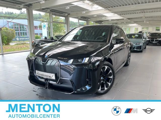 BMW iX xDrive45 M Sportpaket AHK/Soft-Close/Harman/Massag 2026 Elektrisch