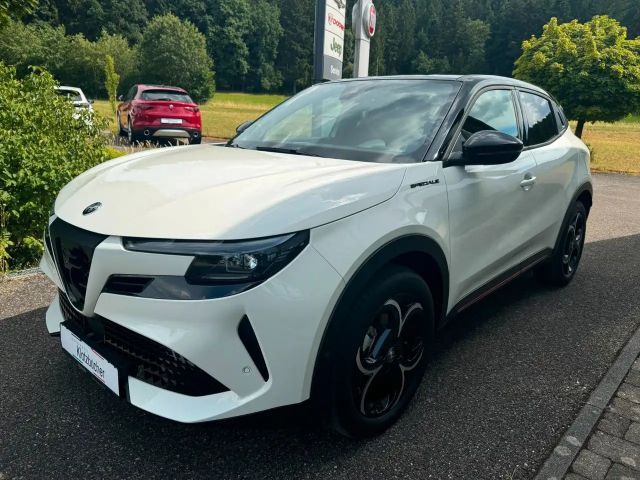 Alfa Romeo Junior Ibrida 1.2 VGT 48V-Hybrid 107 kW Speciale 2026 Benzine