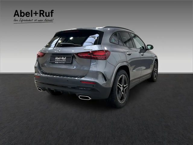 Mercedes-Benz GLA 220