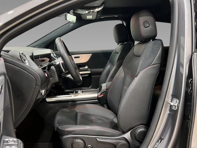 Mercedes-Benz GLA 220