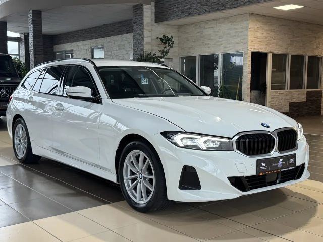 BMW 318 i Widescreen Harman Kardon Navi ACC SHZ LED 2023 Benzine