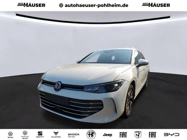 Volkswagen Passat Variant Business 1.5 eTSI DSG PANO HUD DCC NAVI KAMERA PAR 2024 Benzine