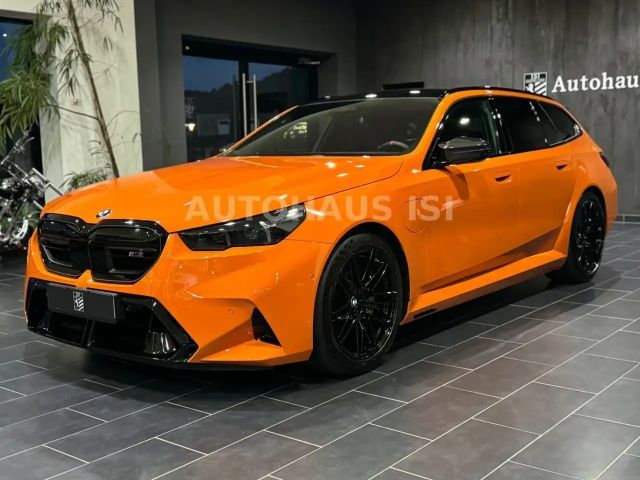 BMW M5 BMW M5 Touring ULTIMATE,INDIVIDUAL,KERAMIK,PANO 2025 Hybride / Benzine
