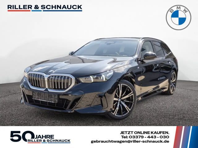 BMW 520 i Touring M-Sport SITZBELÜFTUNG PANO 360° 2025 Benzine